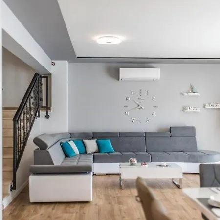 Ferienhaus Fur 10 Personen In Sibenik, Dalmatien Norddalmatien Holiday home *