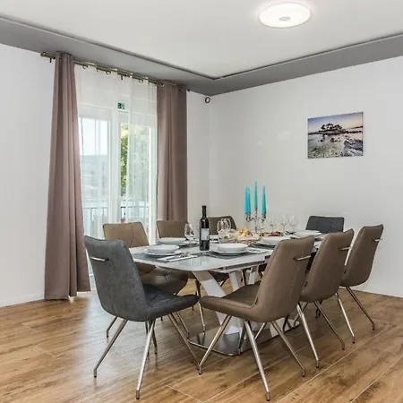 Ferienhaus Fur 10 Personen In Sibenik, Dalmatien Norddalmatien * Sibenik
